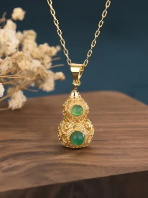 Inlaid Chalcedony Gourd